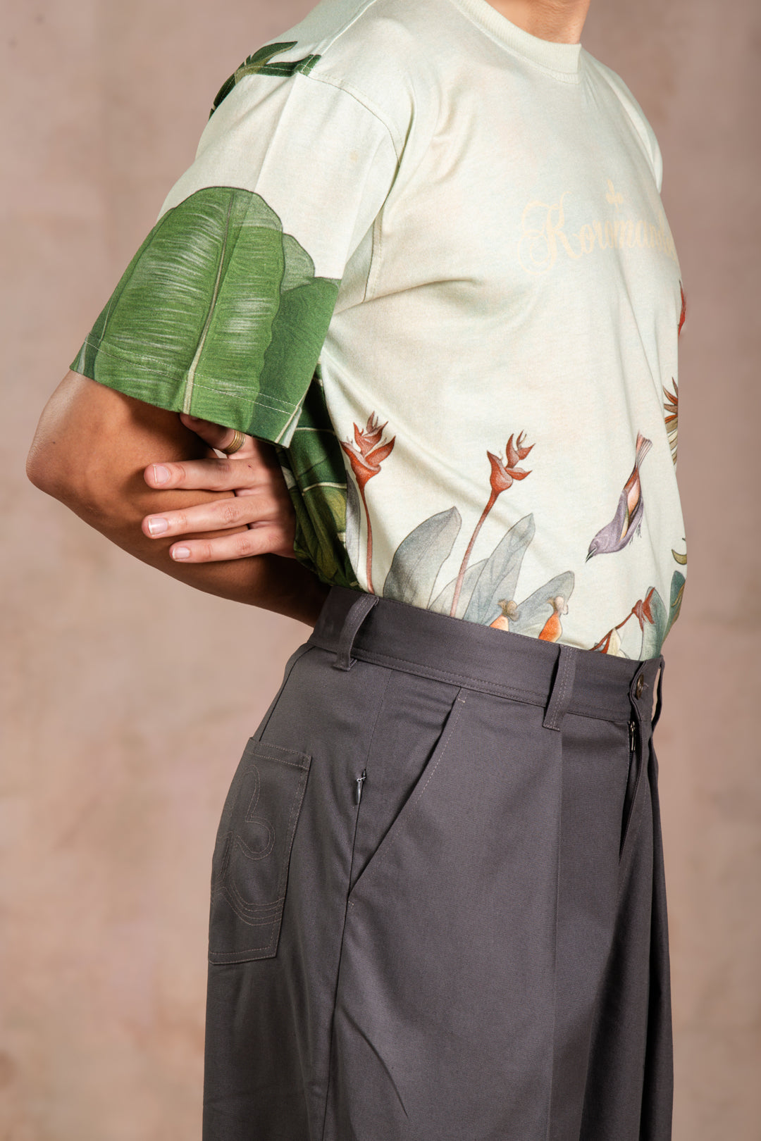 CHARCOAL PLEATED PANTS