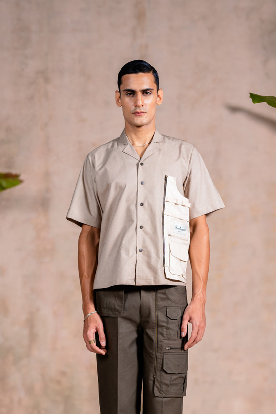 RETRACTABLE UTILITY SHIRT
